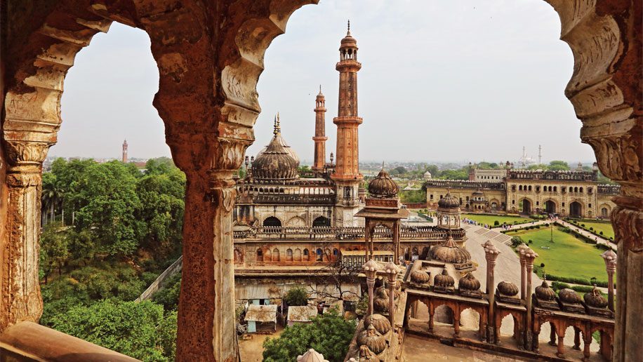 Best places to visit in Lucknow : Bara Imambara